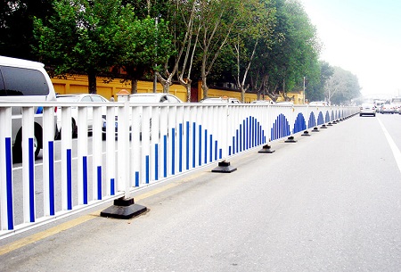 道路護(hù)欄.jpg