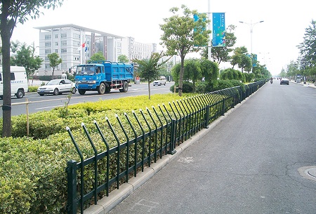 草坪護欄.jpg