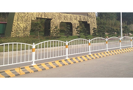 波形道路護(hù)欄.jpg